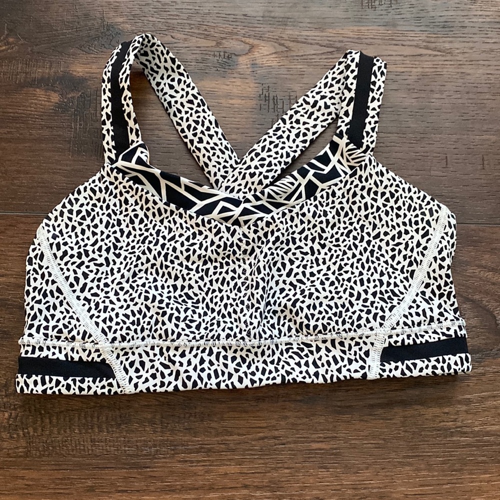Lululemon sports bra size 6